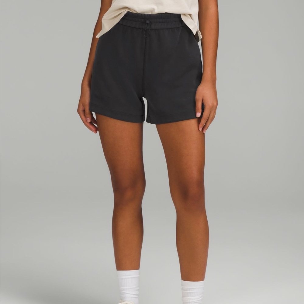 Lululemon softstreme high-rise short 4”